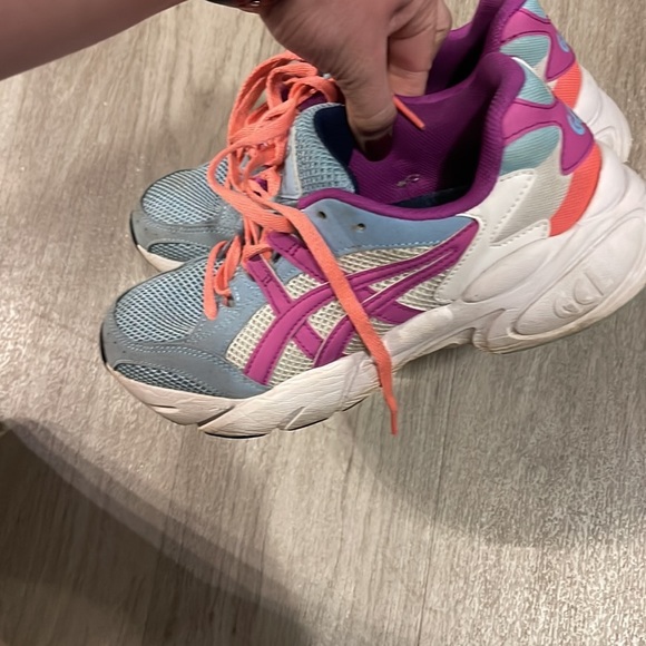 ASICS Retro Color Sneakers - Picture 2 of 7